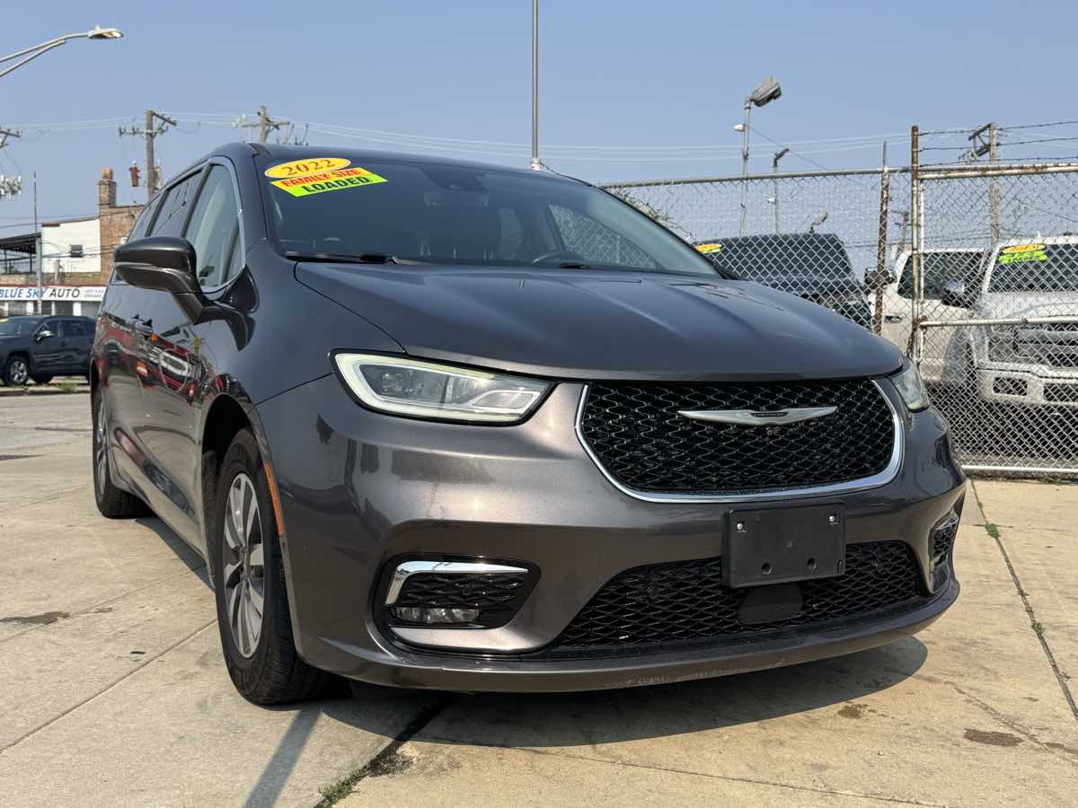 2022 Chrysler Pacifica Hybrid Touring L photo 3