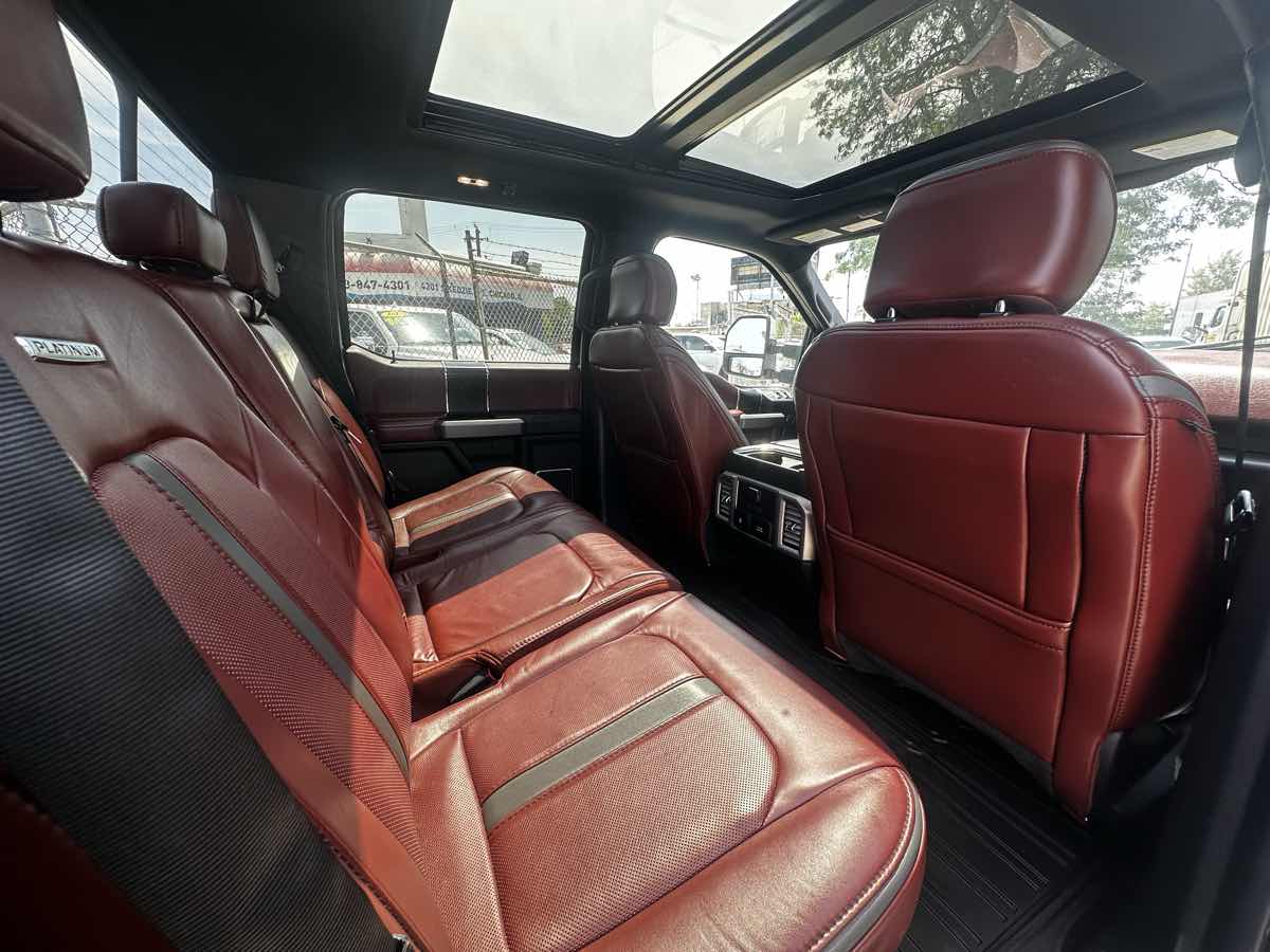 2019 Ford F-150 Platinum photo 24