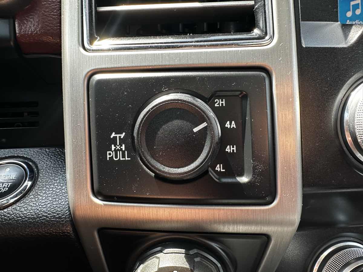 2019 Ford F-150 Platinum photo 30