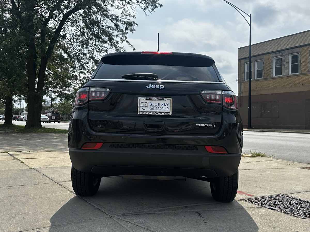 2022 Jeep Compass Sport photo 2