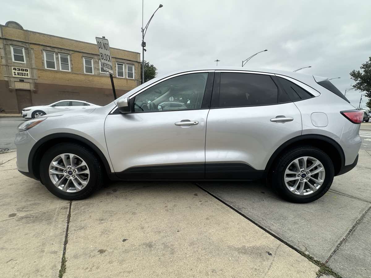 2020 Ford Escape SE photo 2