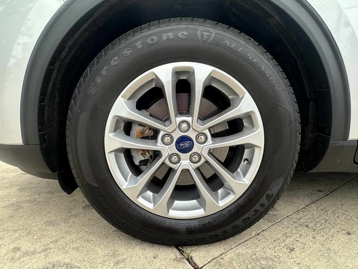 2020 Ford Escape SE photo 3