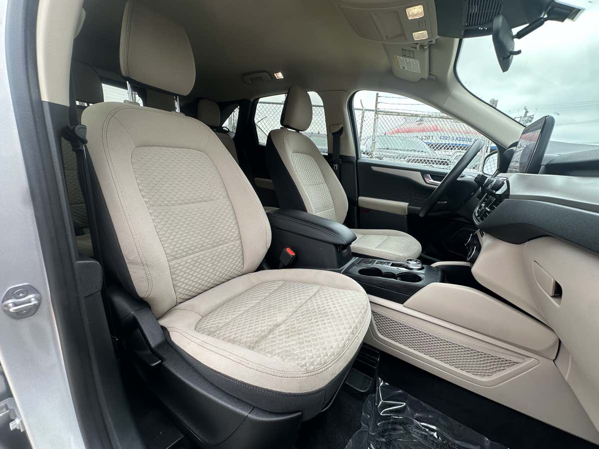 2020 Ford Escape SE photo 13