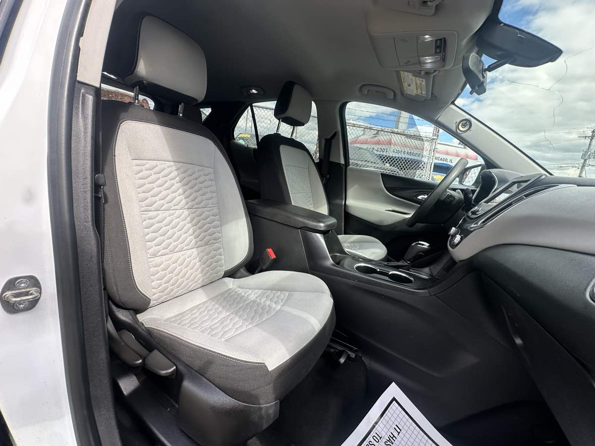 2019 Chevrolet Equinox LT photo 17