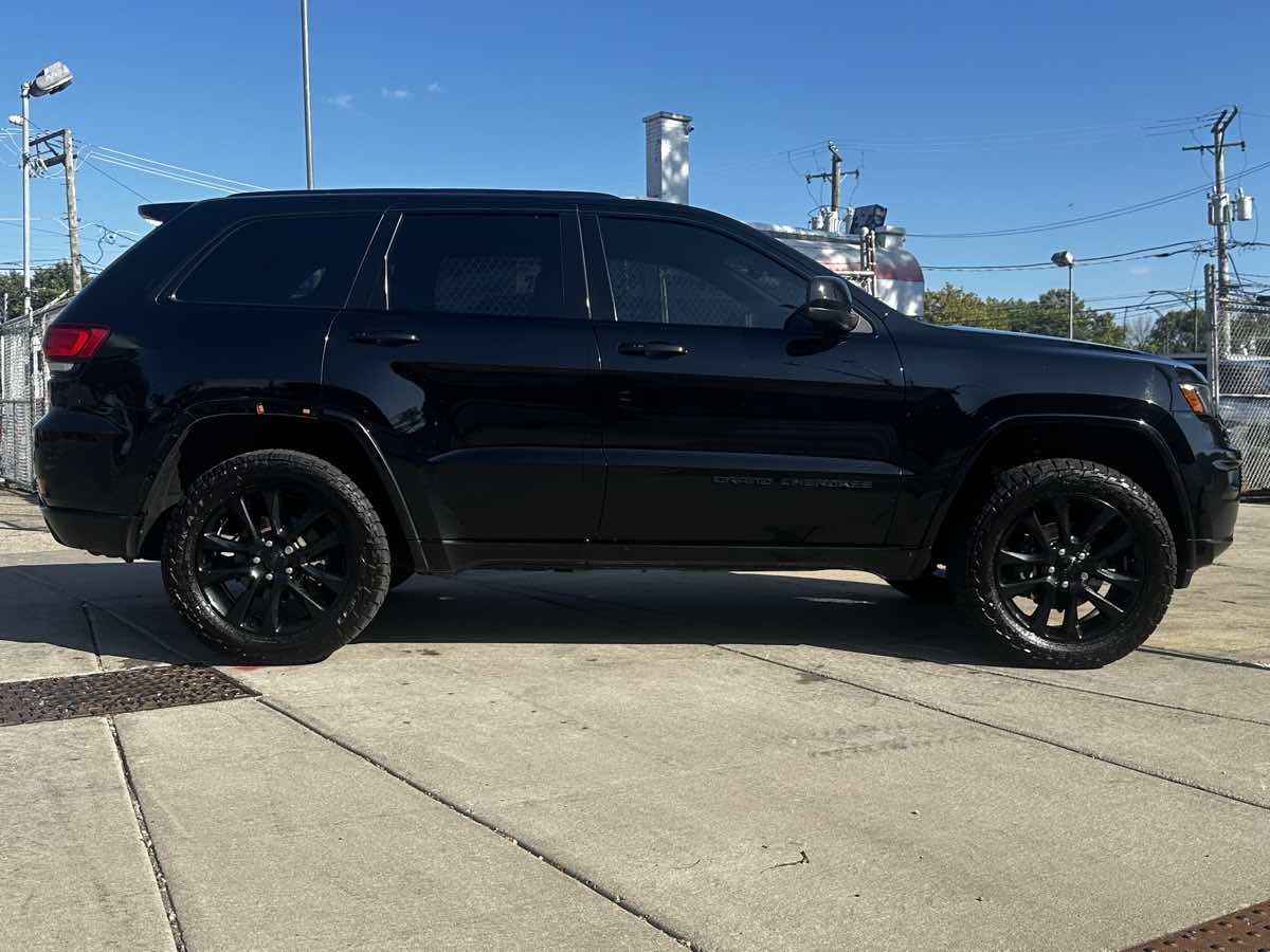 2020 Jeep Grand Cherokee Altitude photo 3