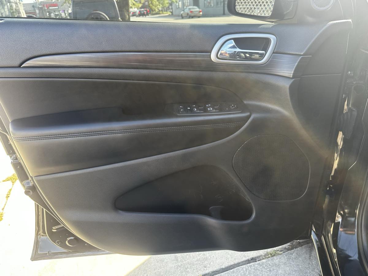 2020 Jeep Grand Cherokee Altitude photo 7