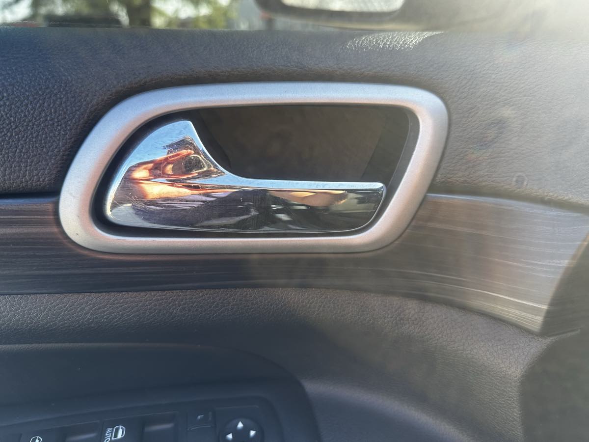 2020 Jeep Grand Cherokee Altitude photo 8