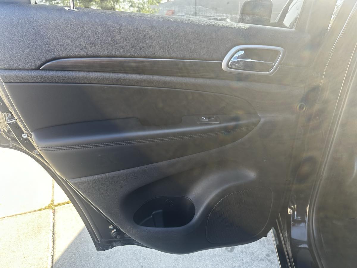2020 Jeep Grand Cherokee Altitude photo 11