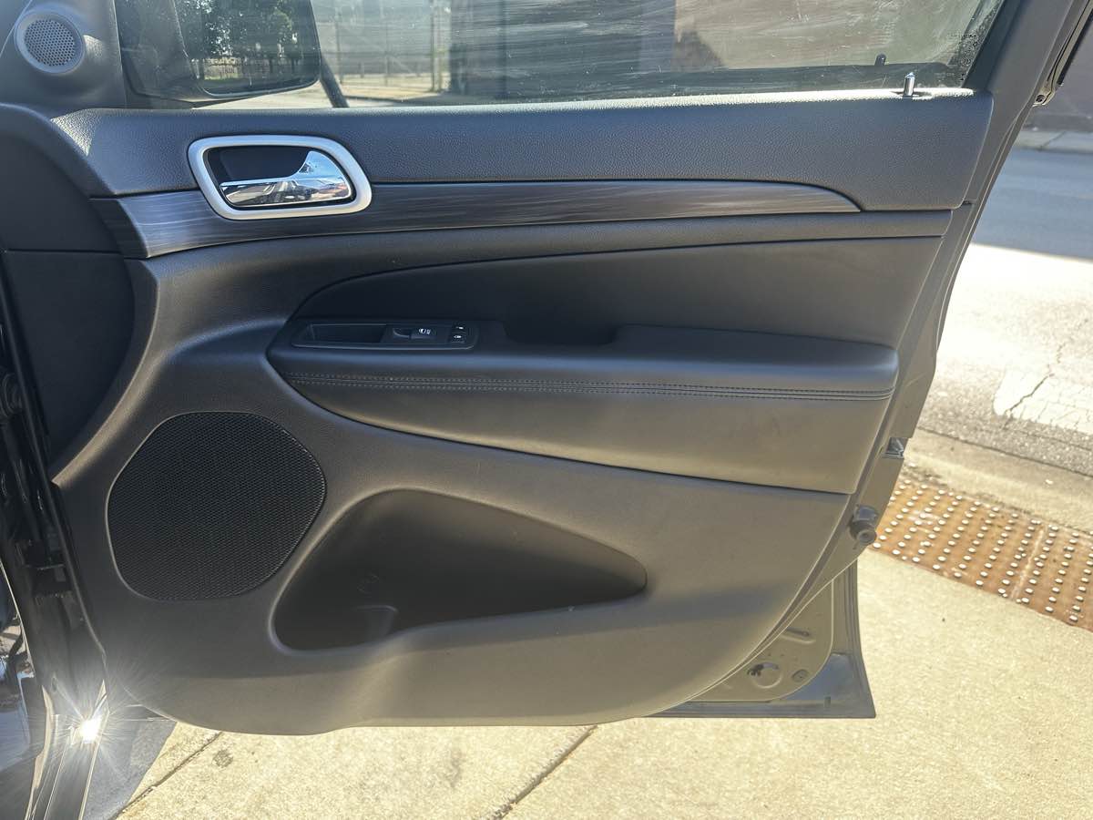 2020 Jeep Grand Cherokee Altitude photo 18