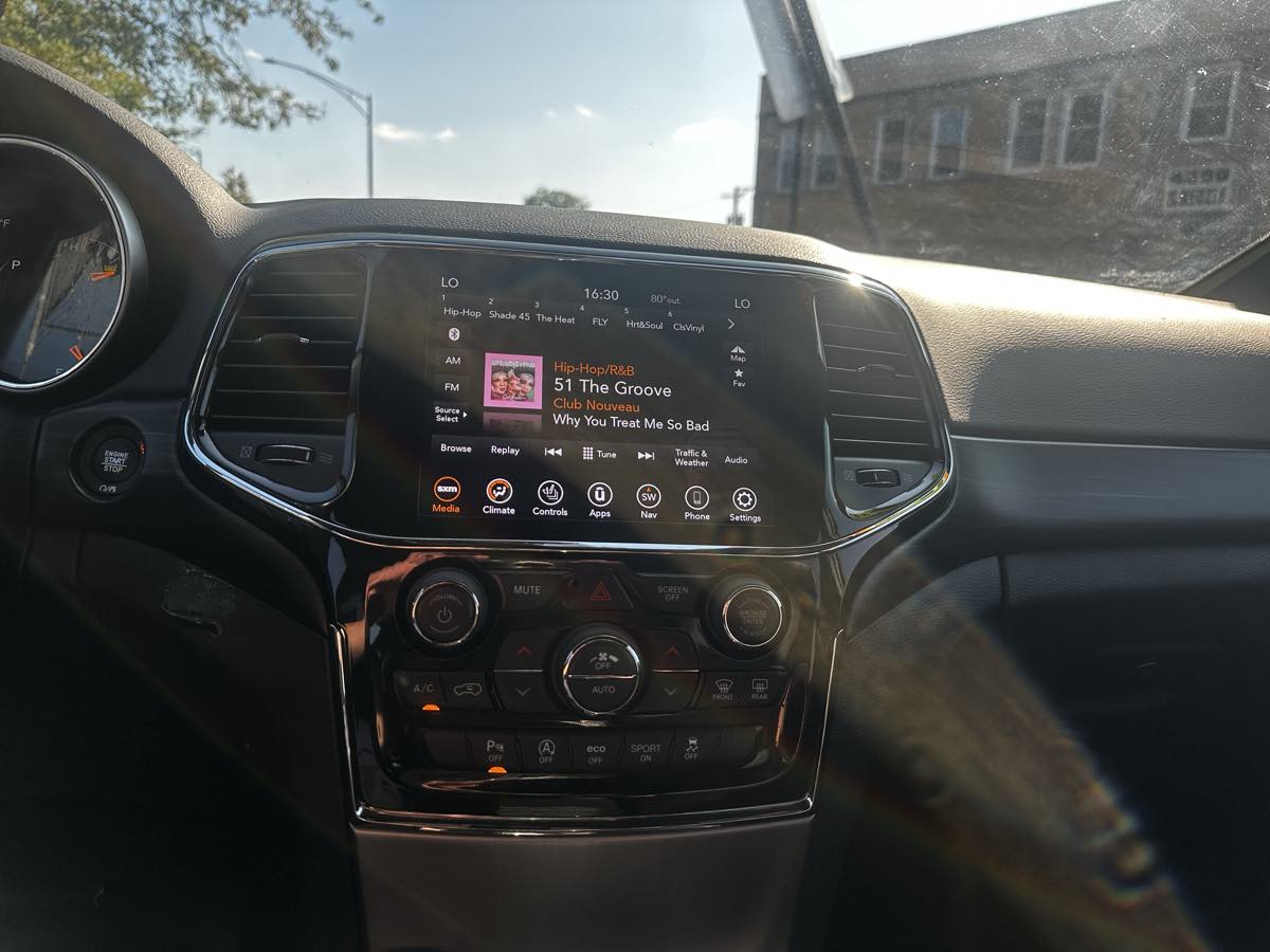 2020 Jeep Grand Cherokee Altitude photo 30