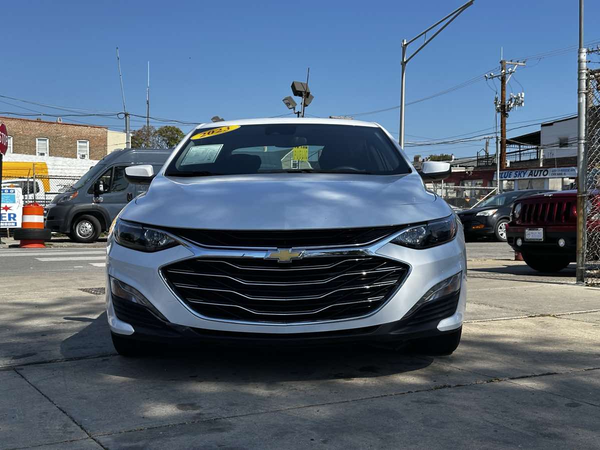 2023 Chevrolet Malibu 1LT photo 2