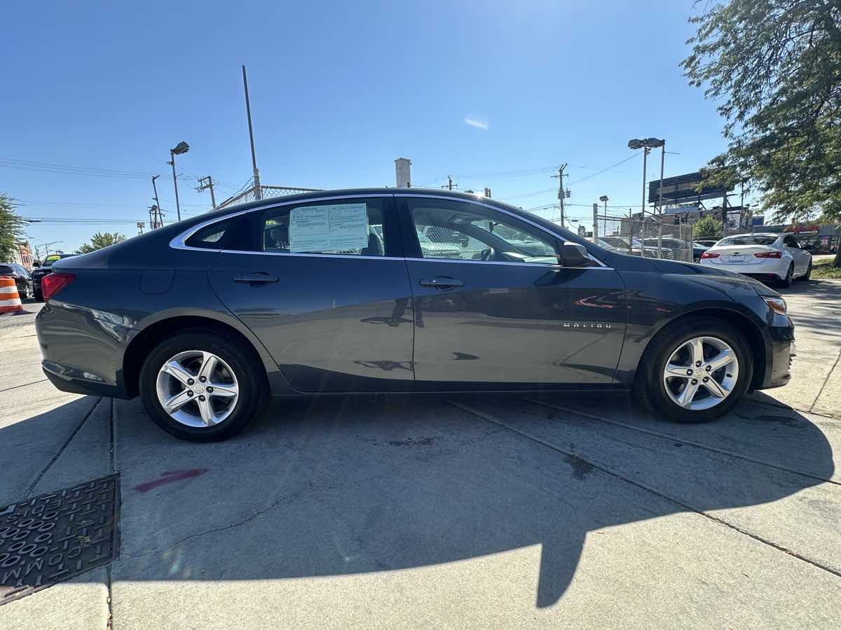 2019 Chevrolet Malibu LS photo 2