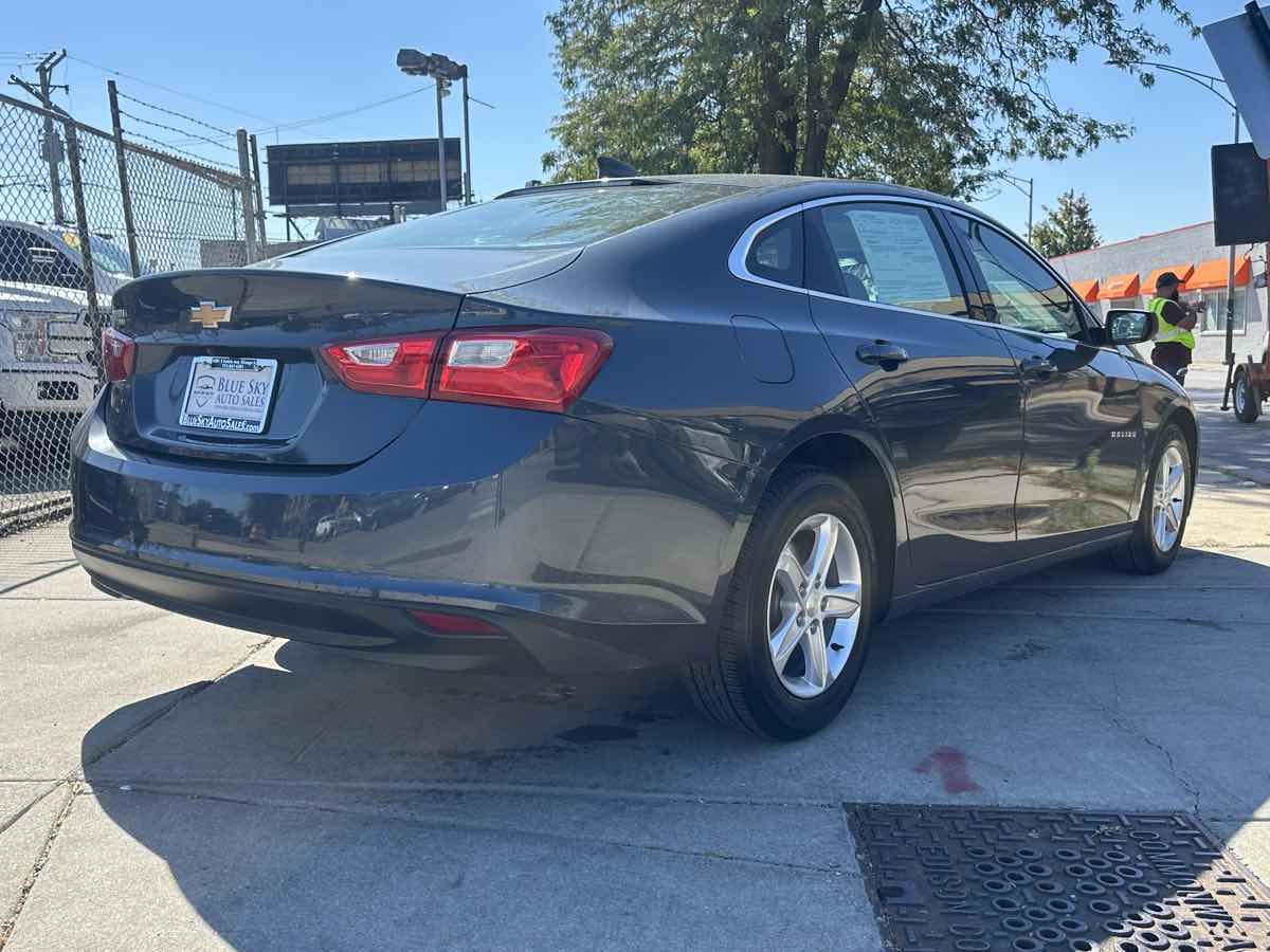 2019 Chevrolet Malibu LS photo 3