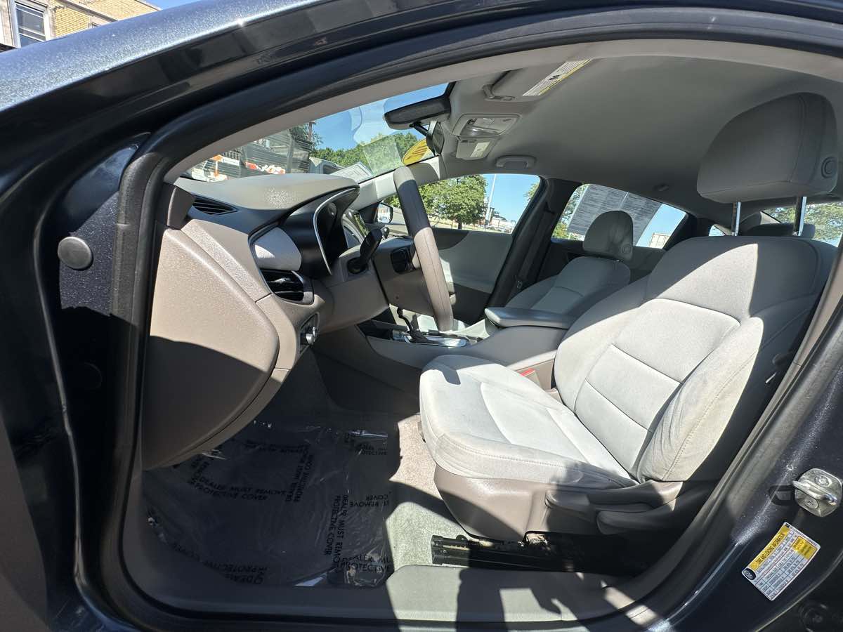 2019 Chevrolet Malibu LS photo 12