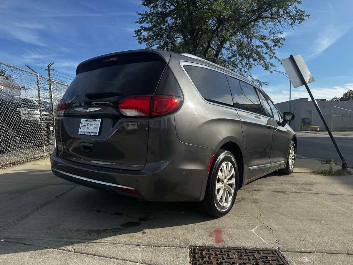 2019 Chrysler Pacifica Touring L photo 4