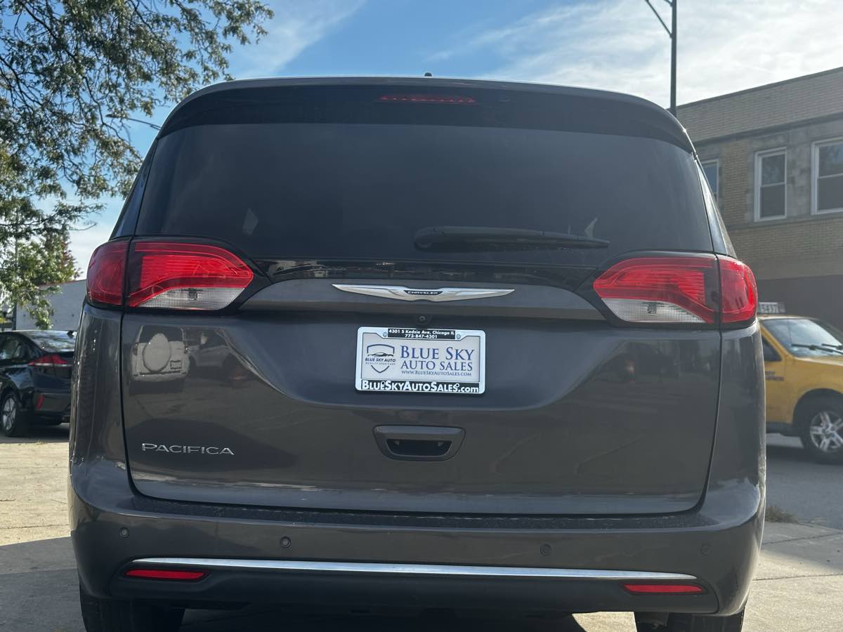 2019 Chrysler Pacifica Touring L photo 5