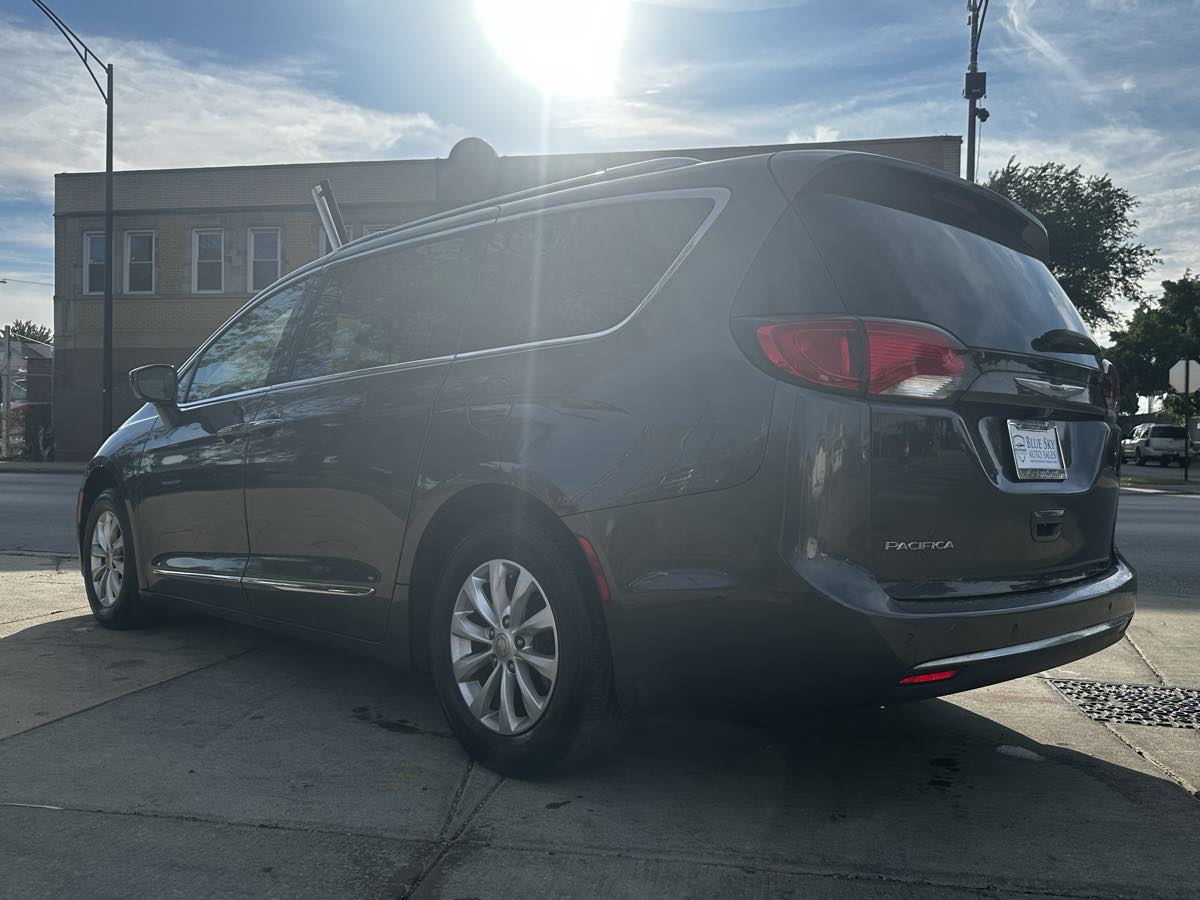 2019 Chrysler Pacifica Touring L photo 6