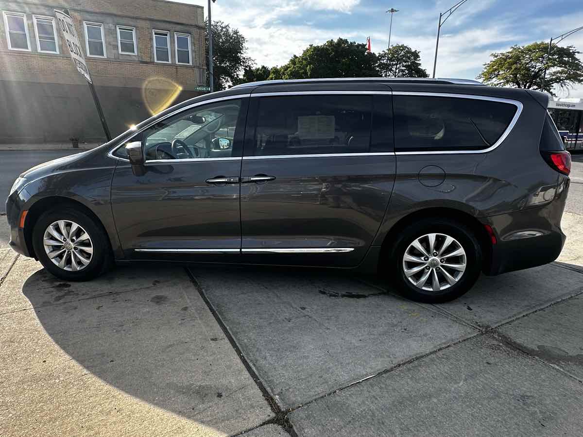 2019 Chrysler Pacifica Touring L photo 7