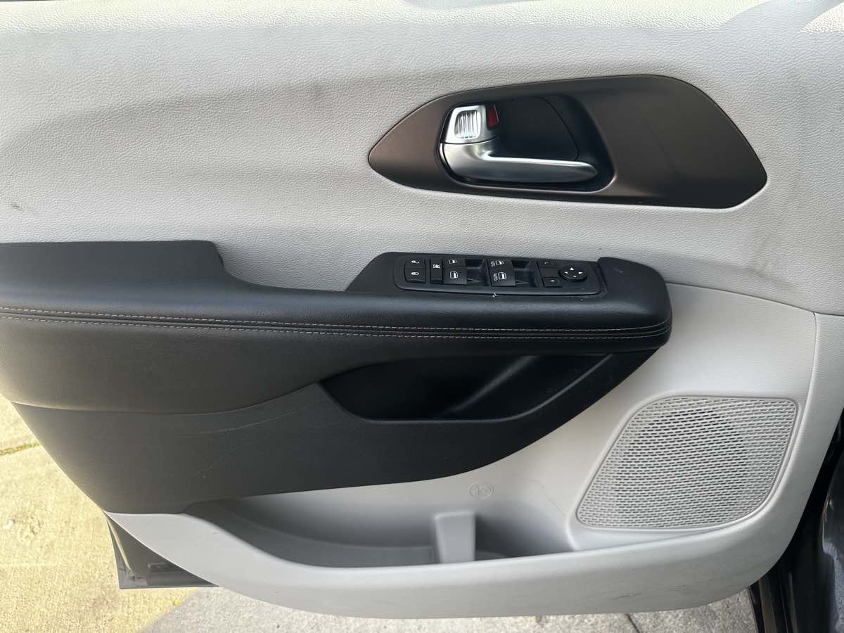 2019 Chrysler Pacifica Touring L photo 8