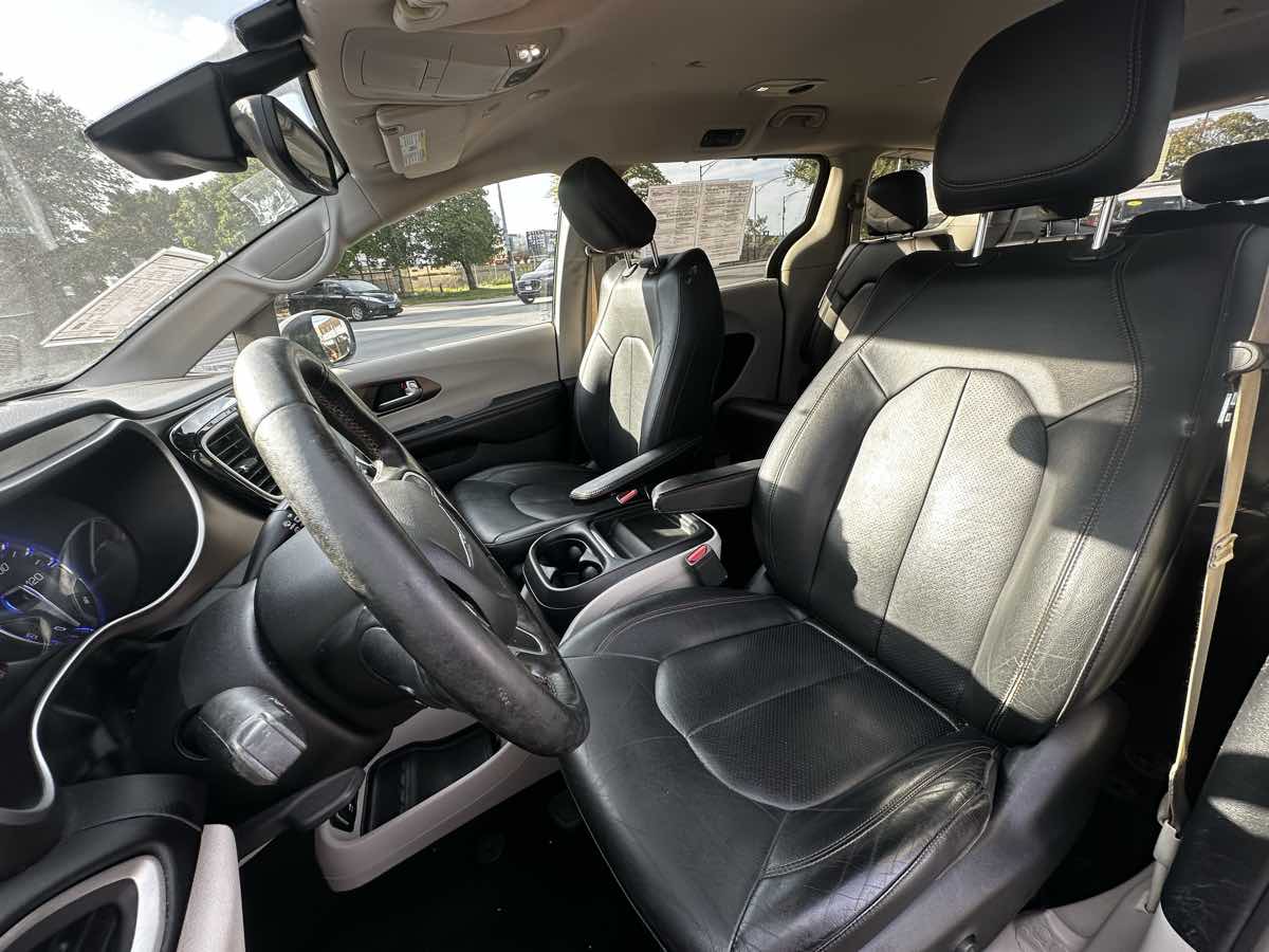 2019 Chrysler Pacifica Touring L photo 11