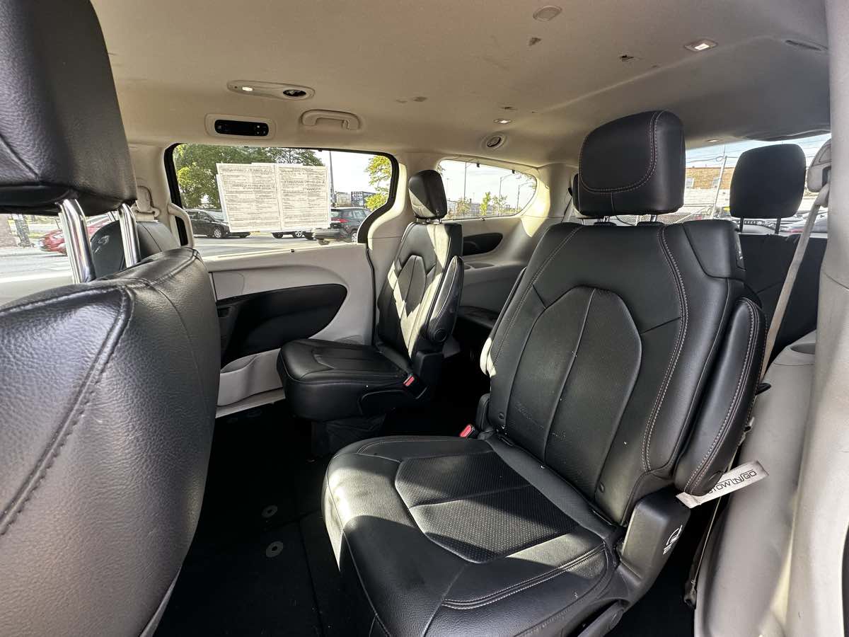 2019 Chrysler Pacifica Touring L photo 12