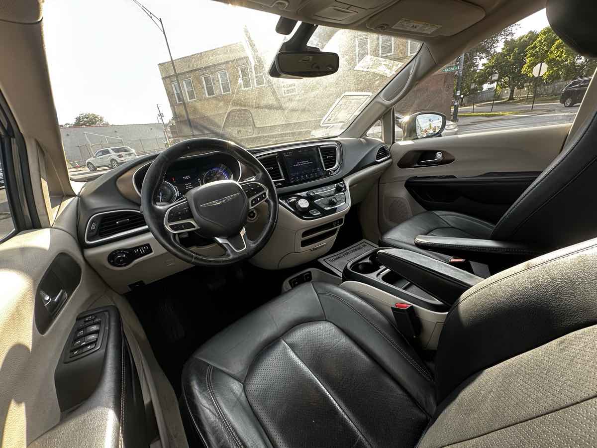 2019 Chrysler Pacifica Touring L photo 13
