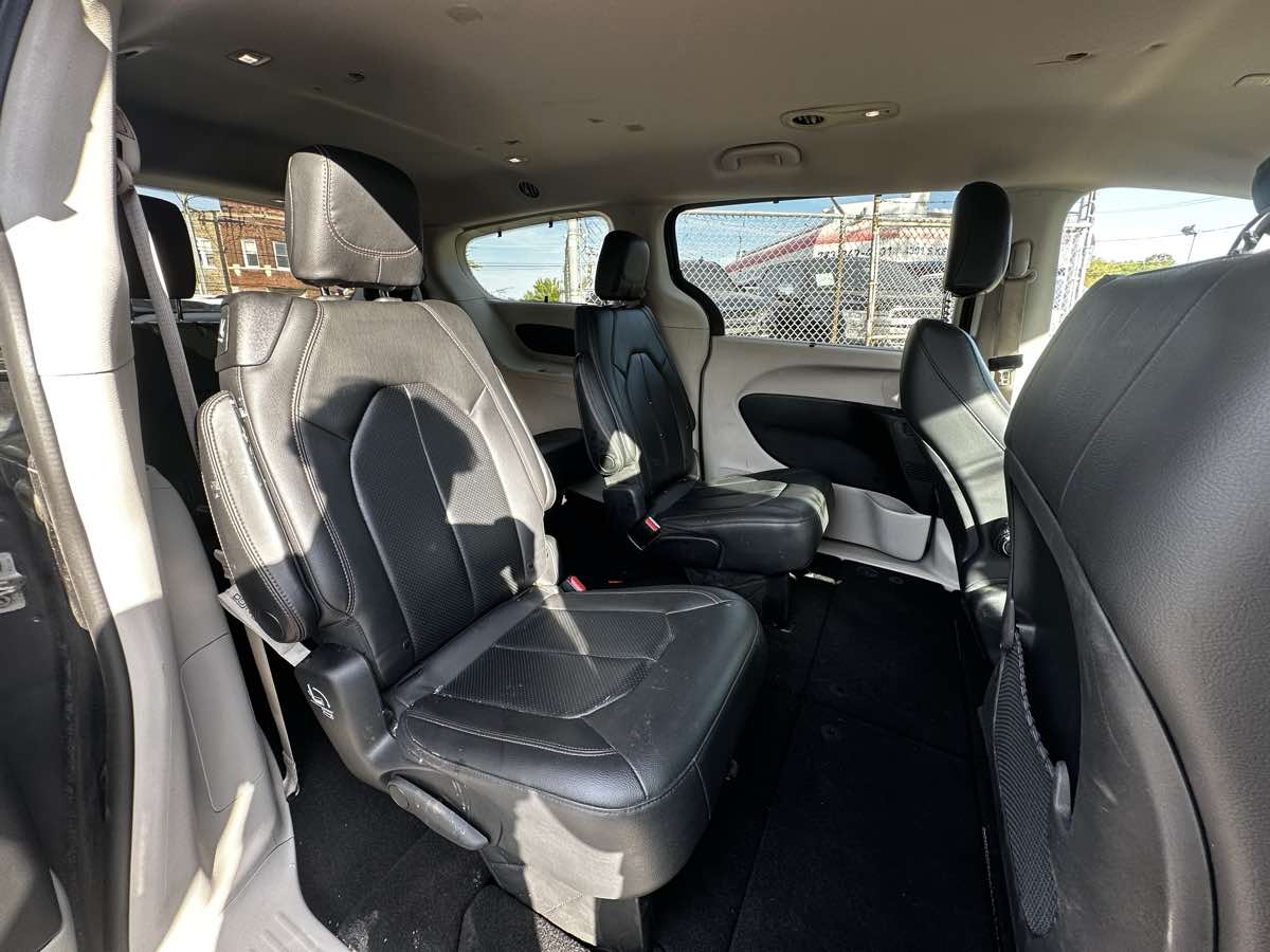 2019 Chrysler Pacifica Touring L photo 19