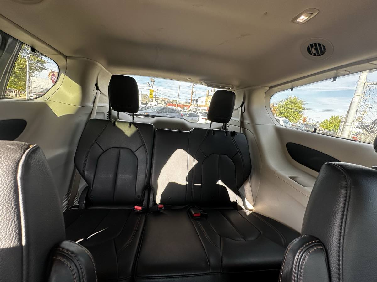 2019 Chrysler Pacifica Touring L photo 20