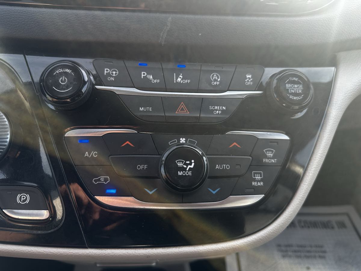 2019 Chrysler Pacifica Touring L photo 26