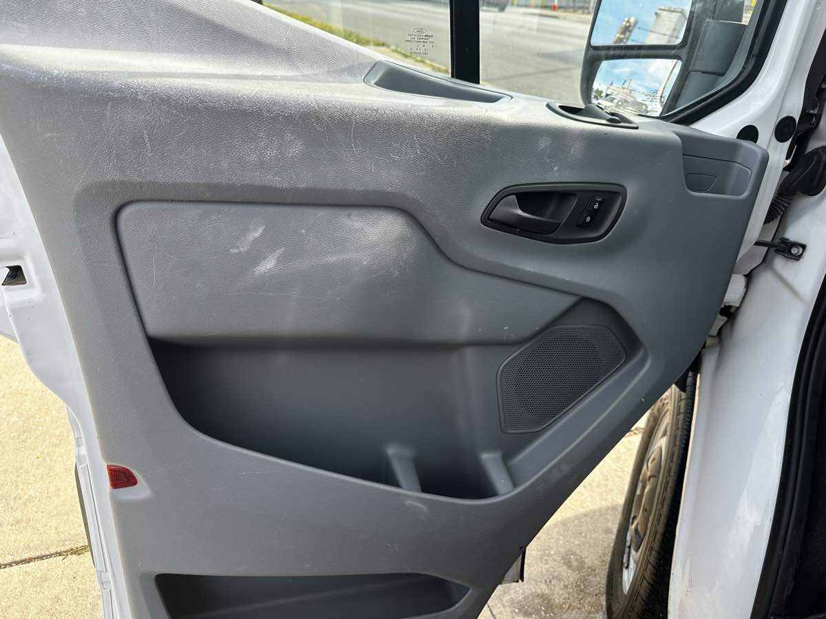 2017 Ford Transit XL photo 4