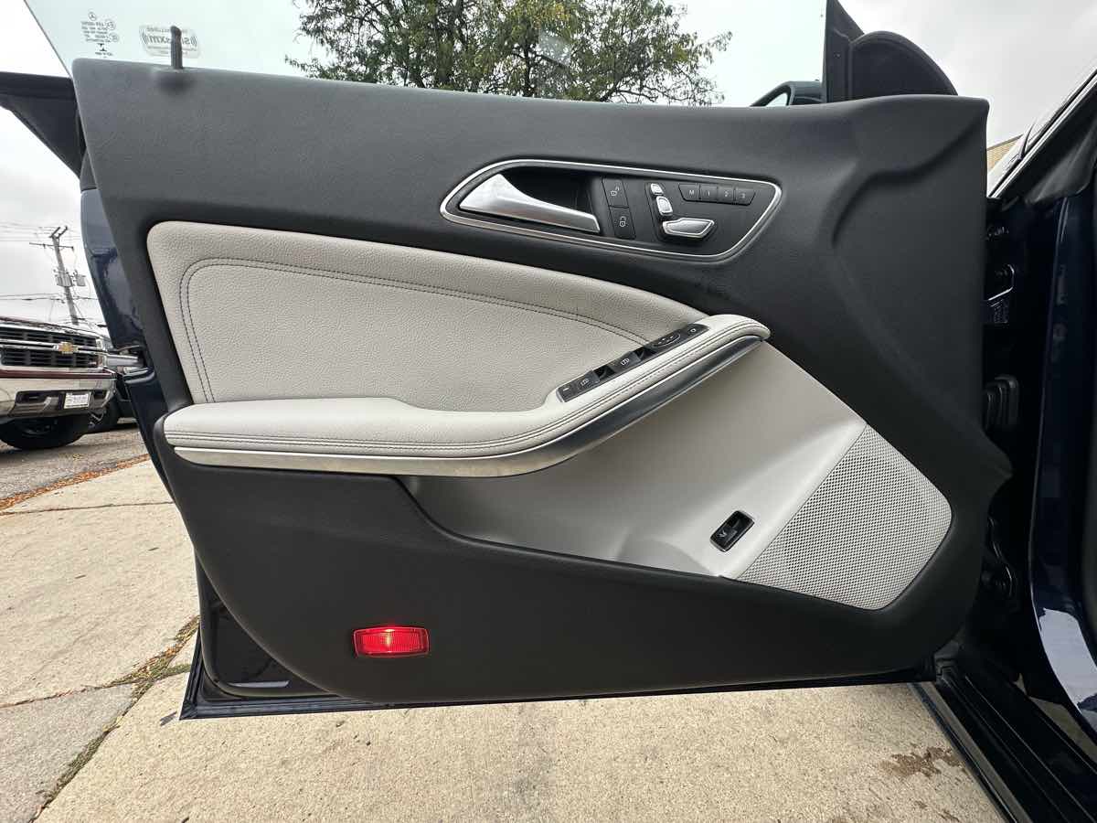 2018 Mercedes Benz CLA 250 4MATIC photo 10