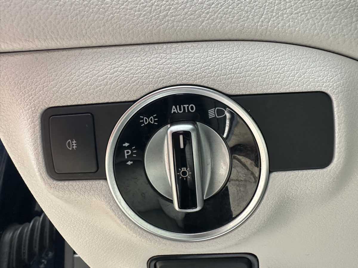 2018 Mercedes Benz CLA 250 4MATIC photo 12