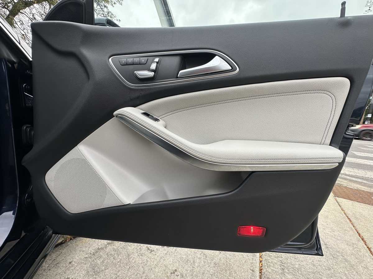 2018 Mercedes Benz CLA 250 4MATIC photo 19