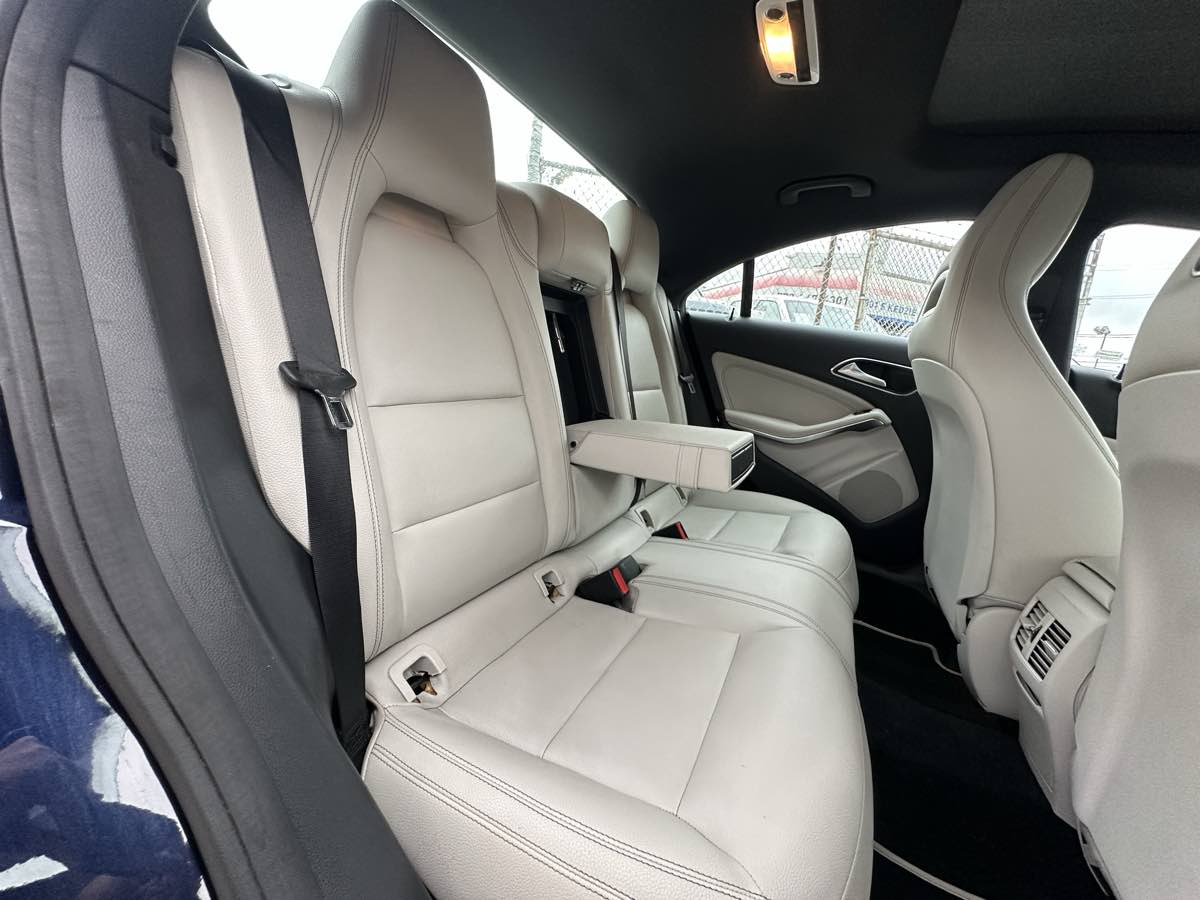 2018 Mercedes Benz CLA 250 4MATIC photo 23