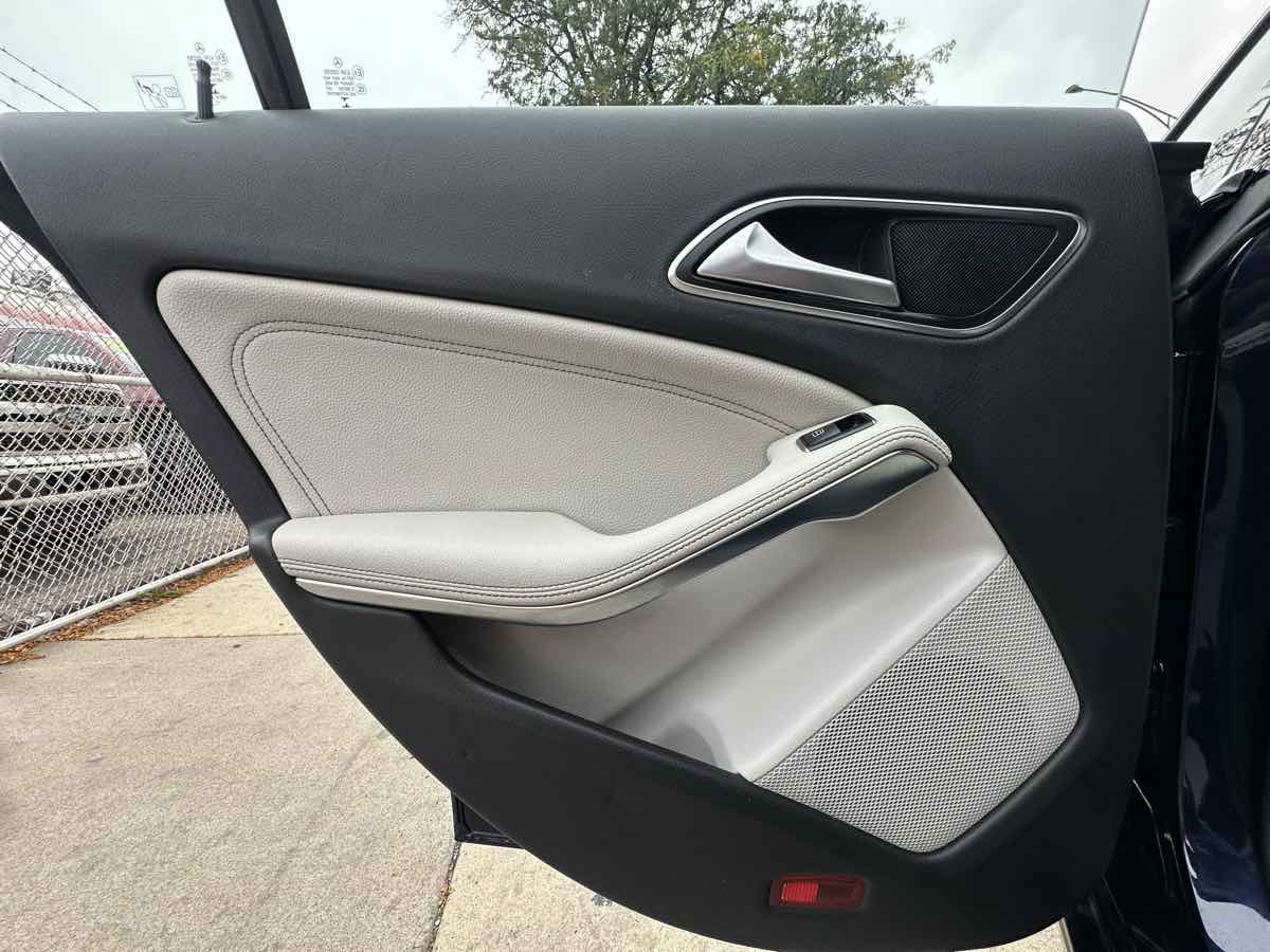 2018 Mercedes Benz CLA 250 4MATIC photo 25