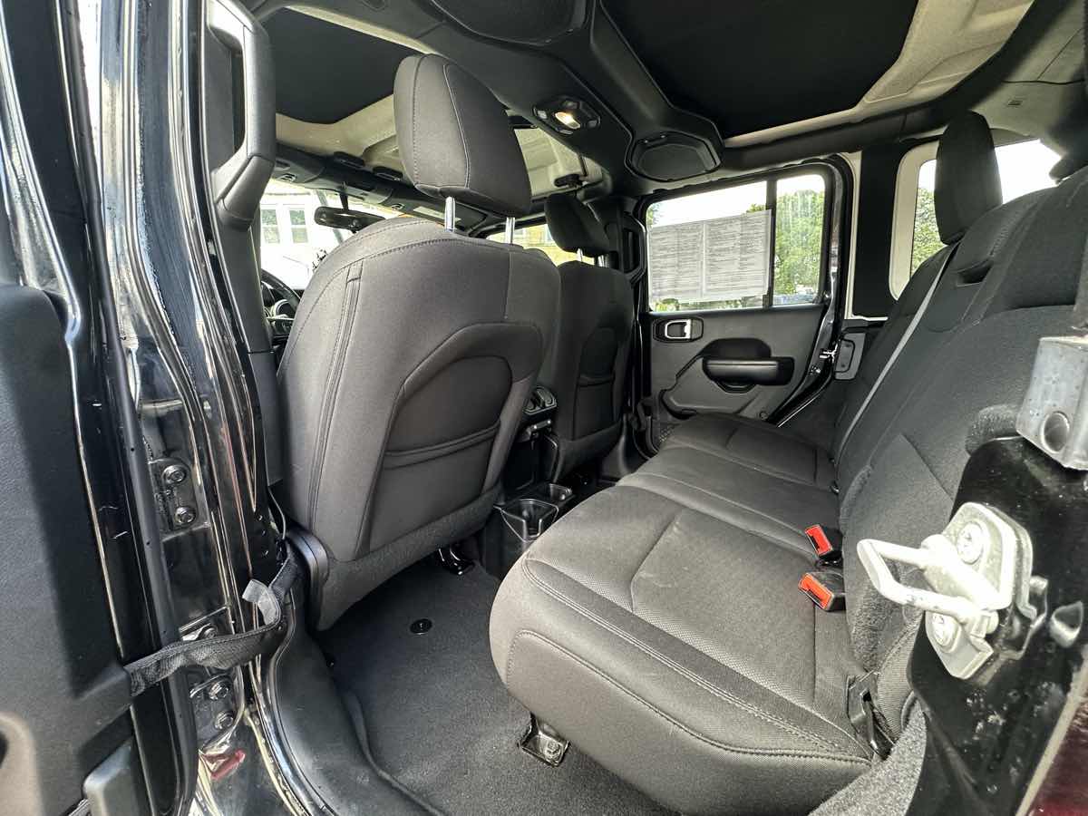 2018 Jeep Wrangler Unlimited Sport S photo 28