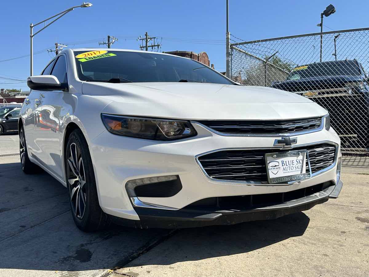 2017 Chevrolet Malibu 1LT photo 2