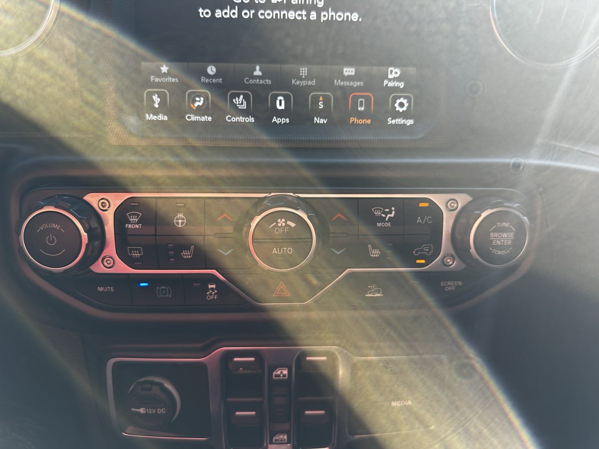 2023 Jeep Wrangler 4xe Sahara photo 32