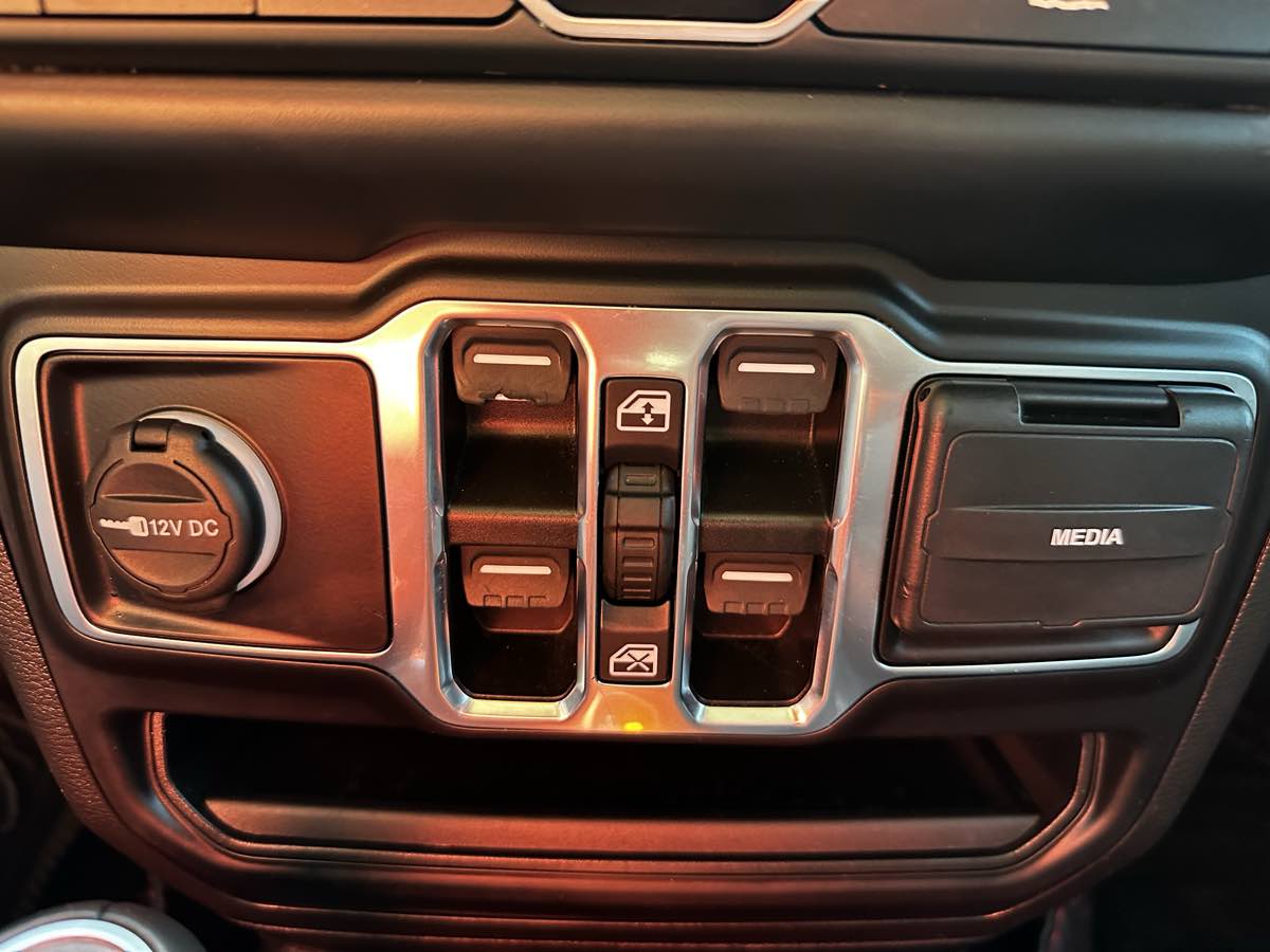 2023 Jeep Wrangler 4xe Sahara photo 33
