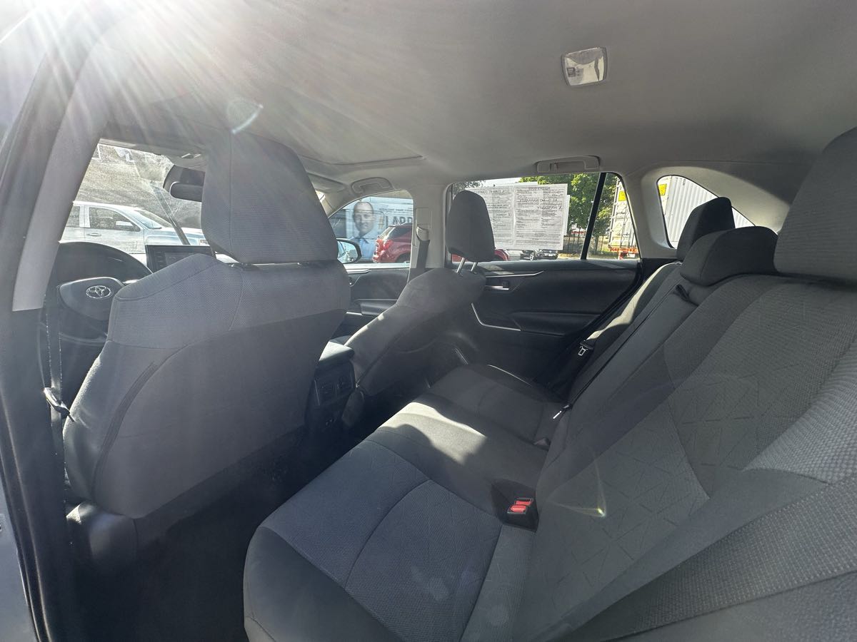 2019 Toyota RAV4 XLE photo 8