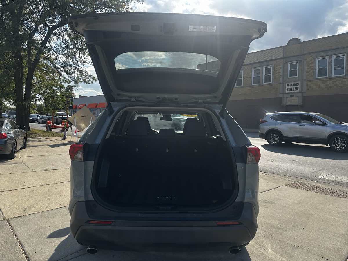 2019 Toyota RAV4 XLE photo 9