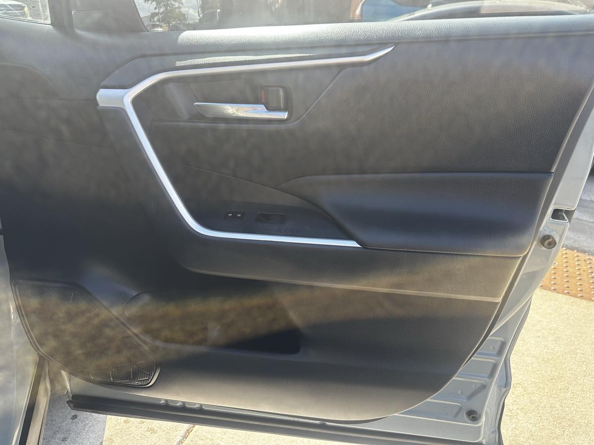2019 Toyota RAV4 XLE photo 11