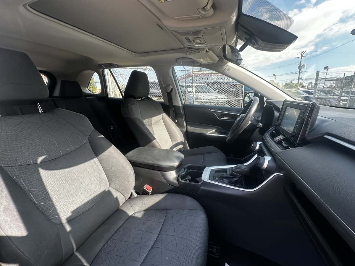 2019 Toyota RAV4 XLE photo 13