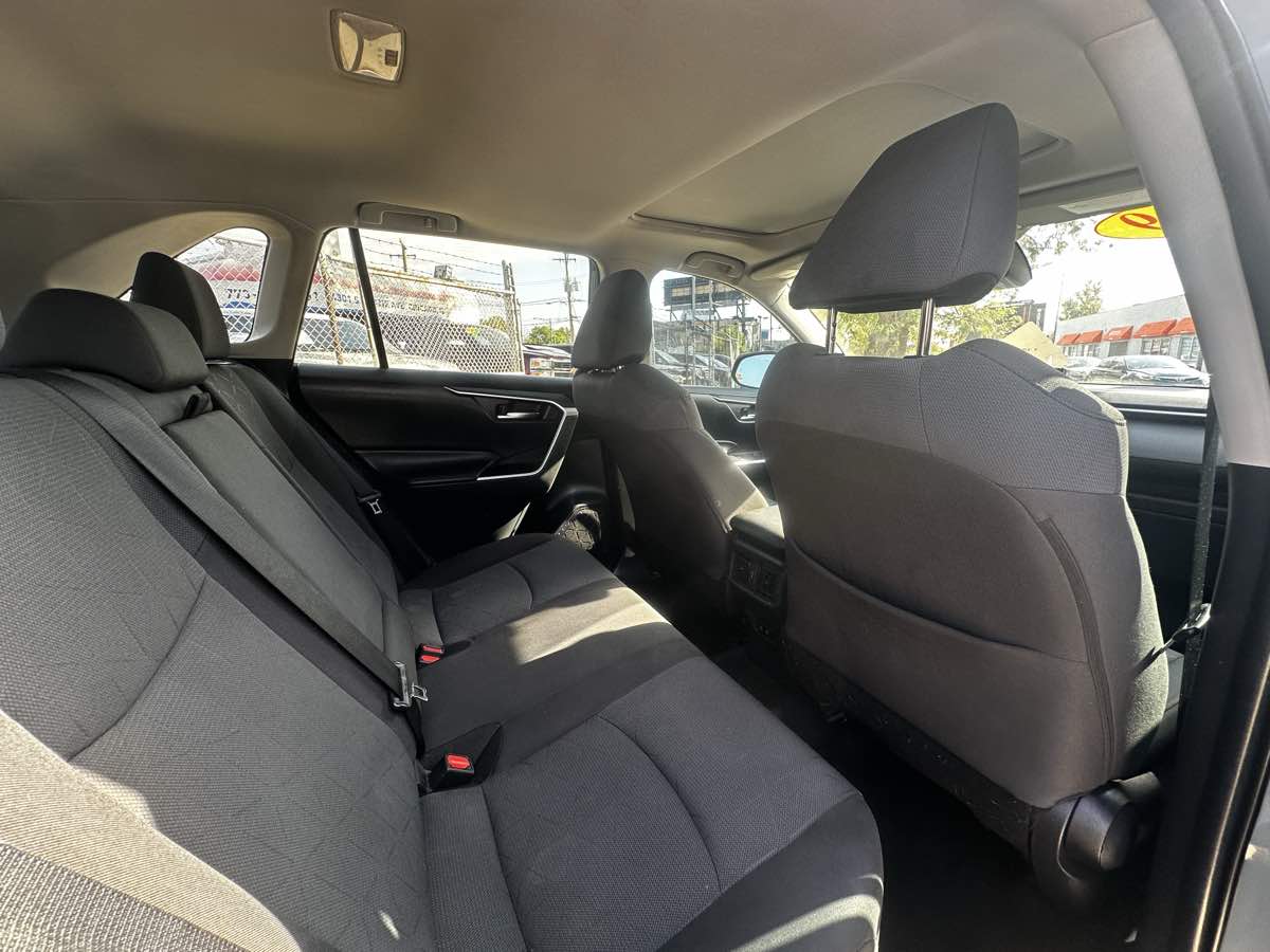 2019 Toyota RAV4 XLE photo 15