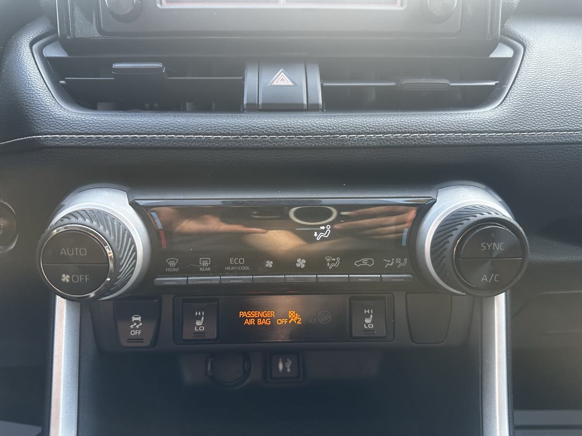 2019 Toyota RAV4 XLE photo 22