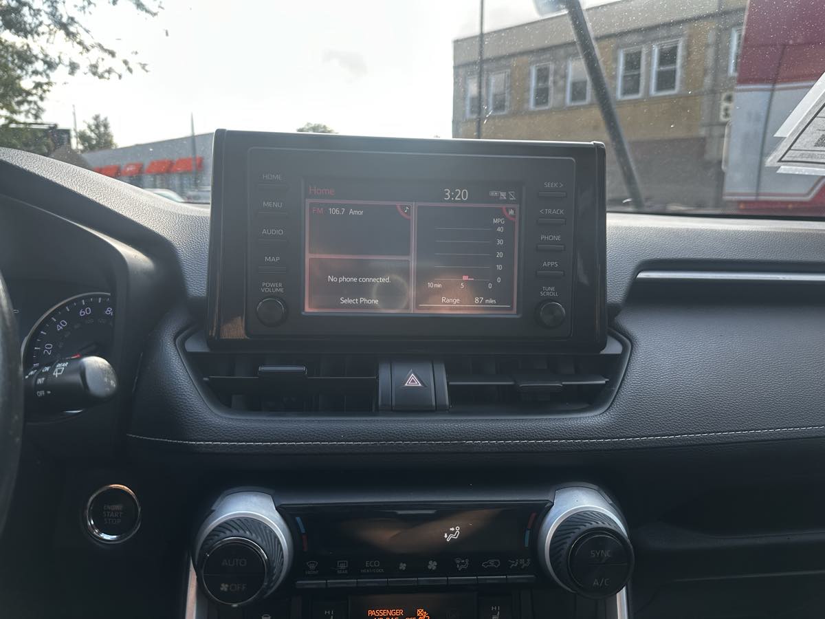 2019 Toyota RAV4 XLE photo 23