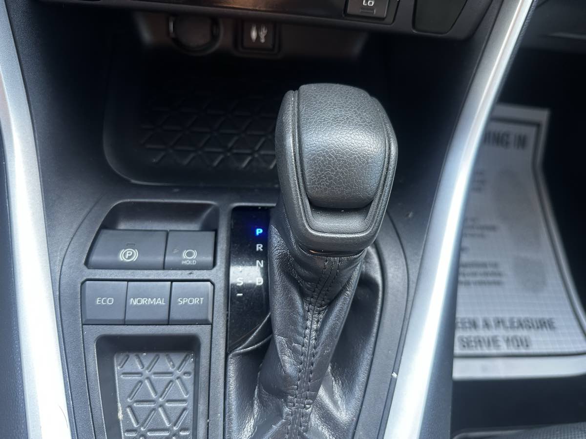 2019 Toyota RAV4 XLE photo 24