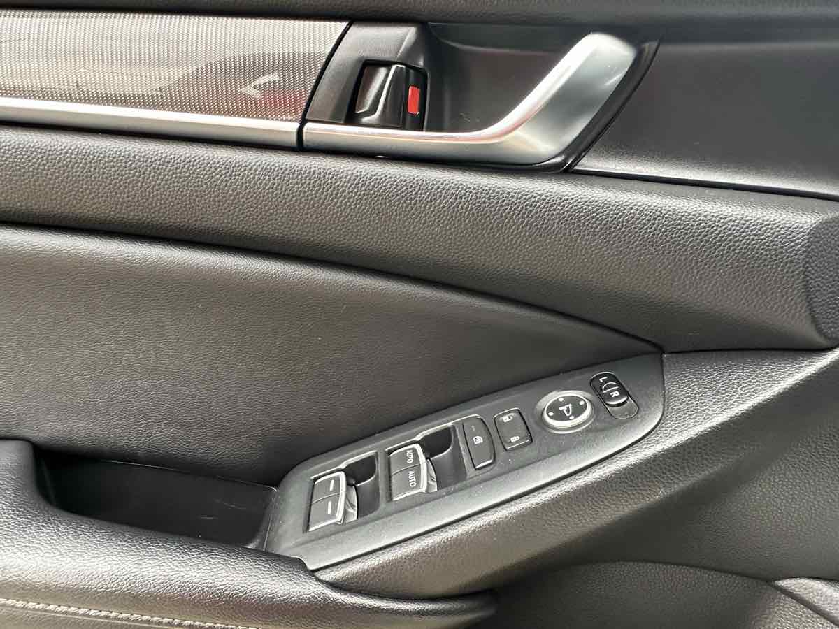 2018 Honda Accord Sport 1.5T photo 9