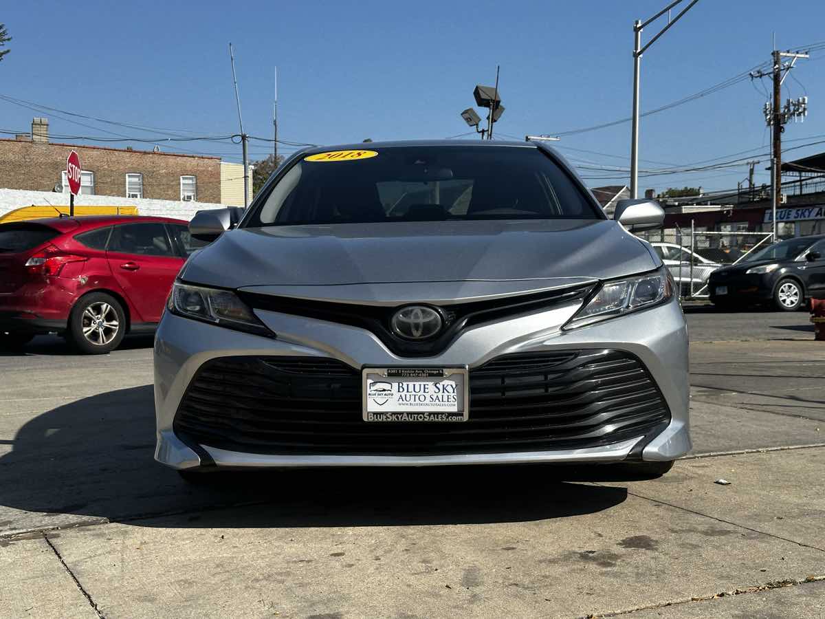 2018 Toyota Camry LE photo 2
