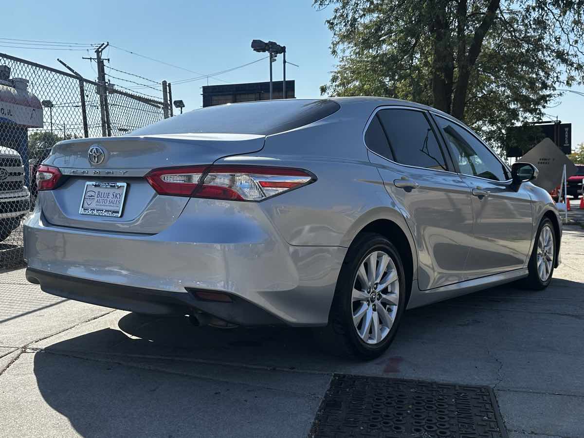 2018 Toyota Camry LE photo 4